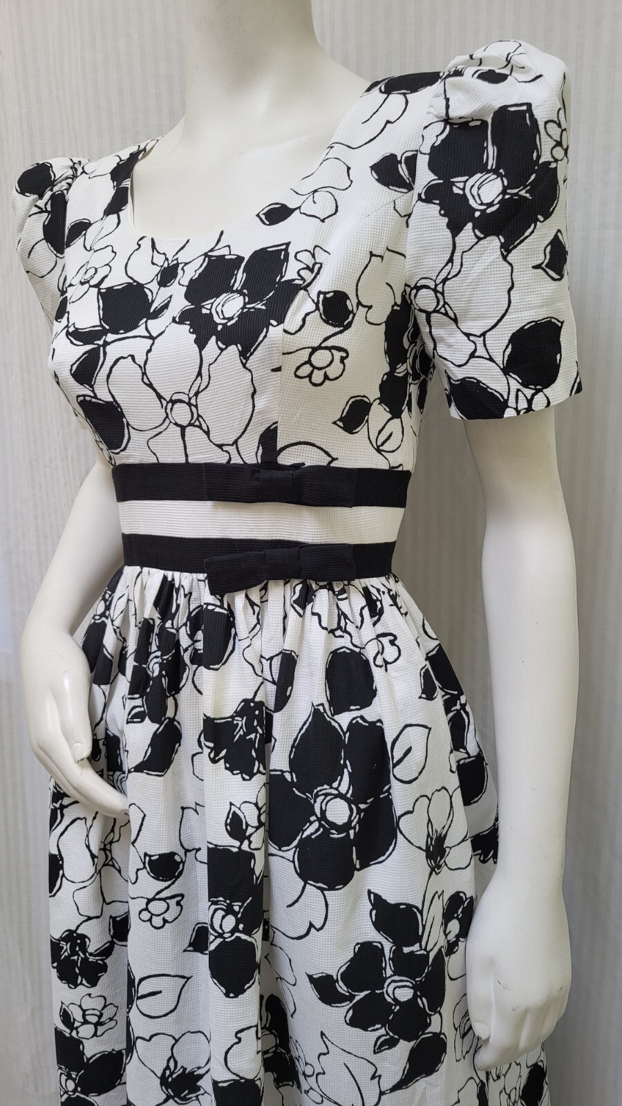 Vintage 80’s Melissa Black & White Floral Puff Sleeve Midi Dress – XS/S – EUC