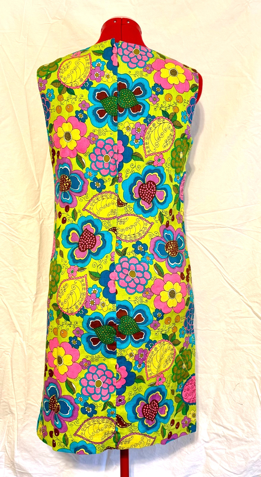 Vintage 1960’s Style Sleeveless Vibrant Psychedelic Floral Shift Dress – Medium