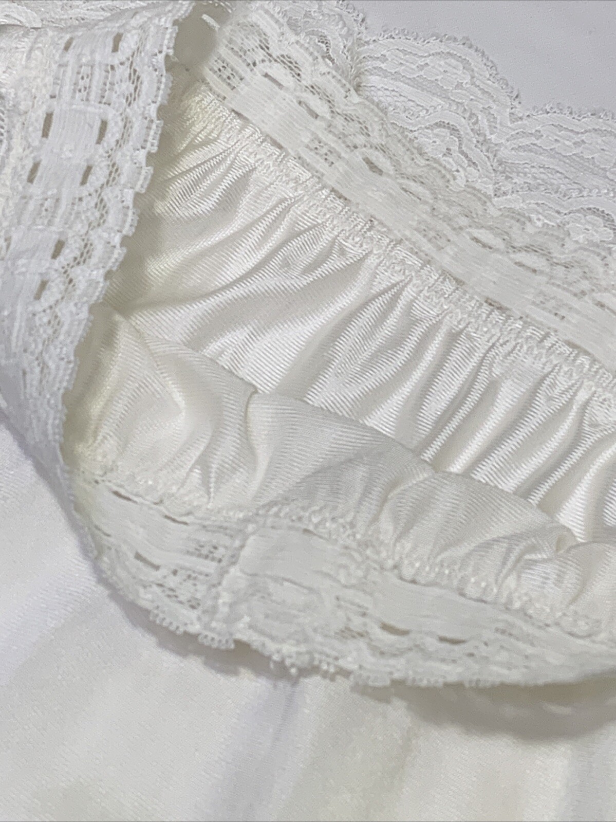 Vintage Olga Secret Hug Half Slip Skirt Lace Trim Size Small Satin Ribbon Bow