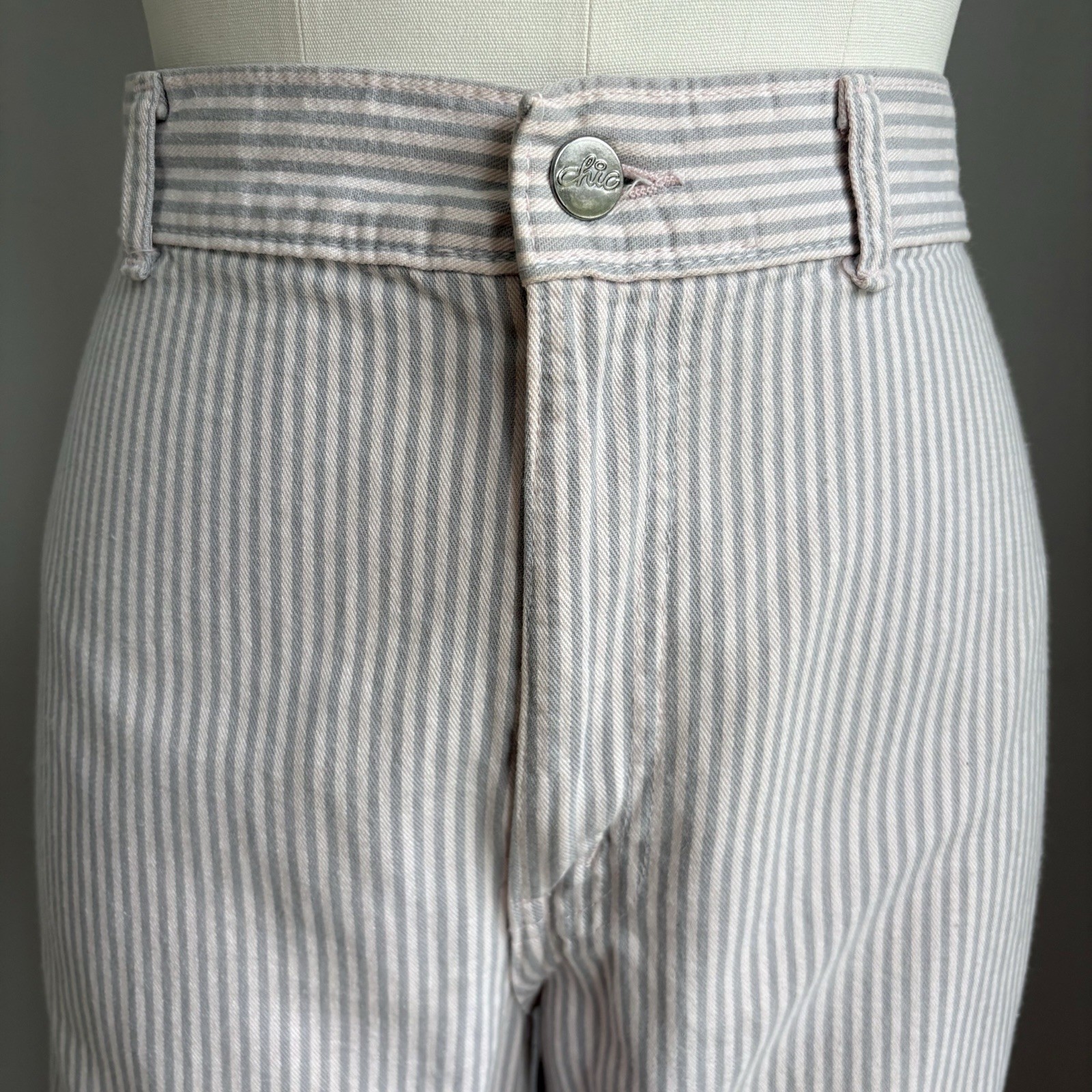 Vintage 80’s does 50’s Pale Pink & Gray Striped Cigarette Style Pants S 27 x 28
