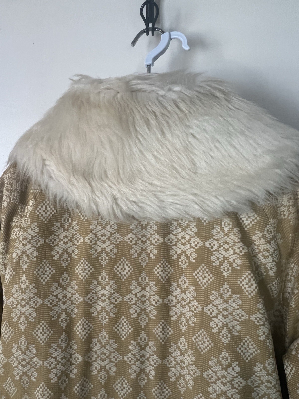 Vintage White Stag Women’s Coat Late 60’s Early 70’s Faux Fur Collar Size Large