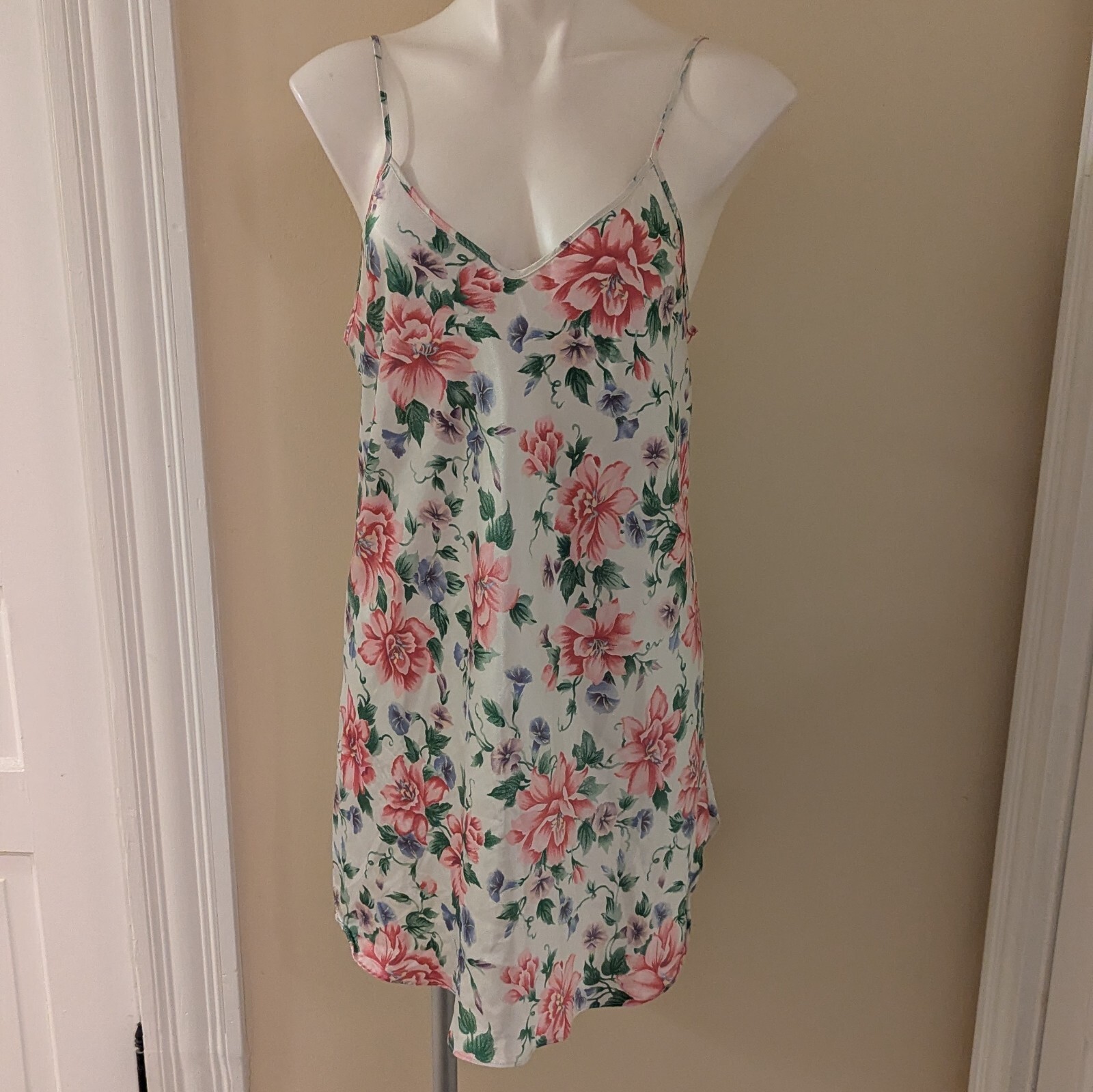 Vintage Dentelle white with pink, blue & green floral print nightgown size M