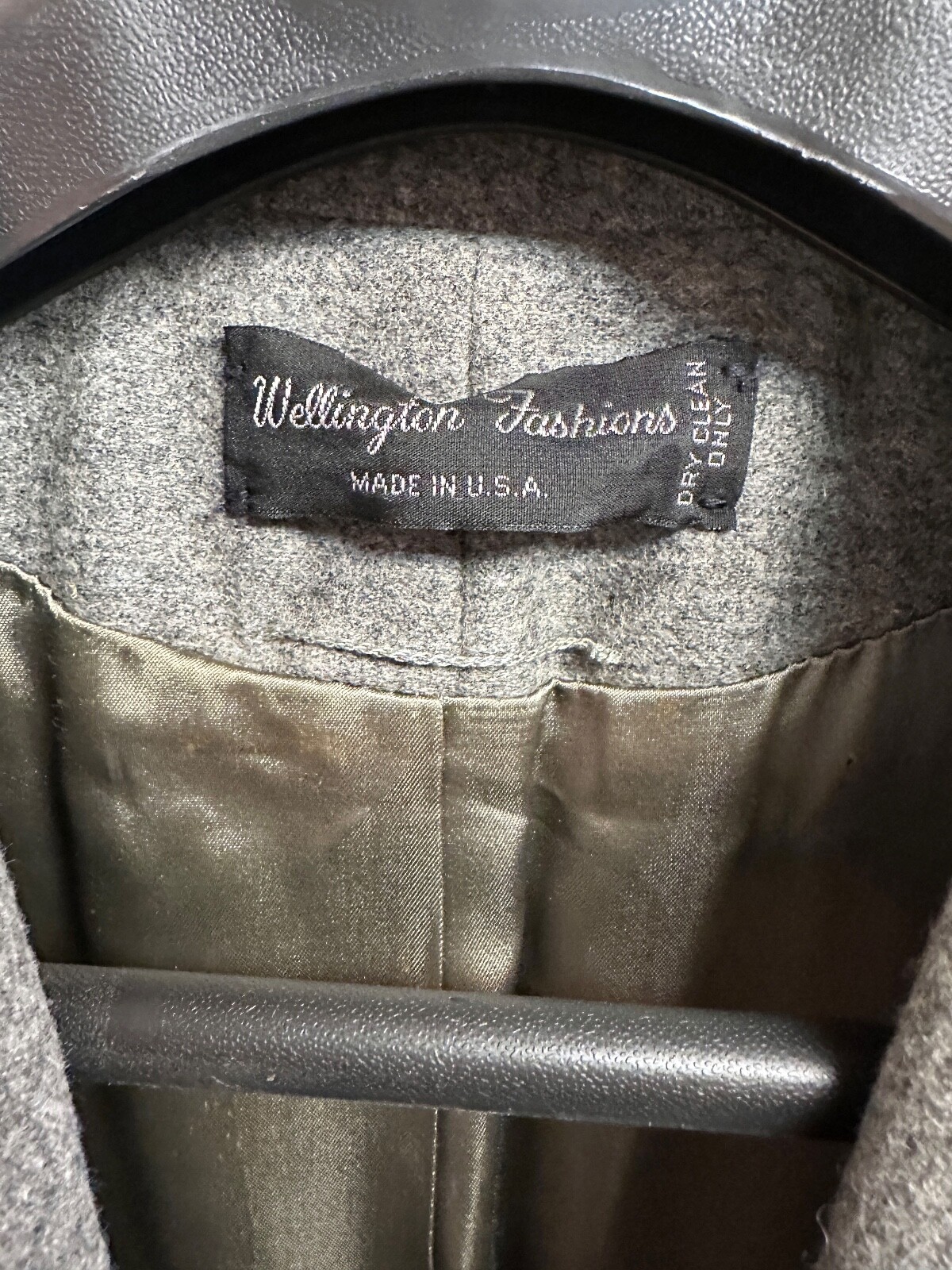 Vintage Women’s Wellington Fashions „Featherlite” Long 100% Wool Coat 46″ Bust