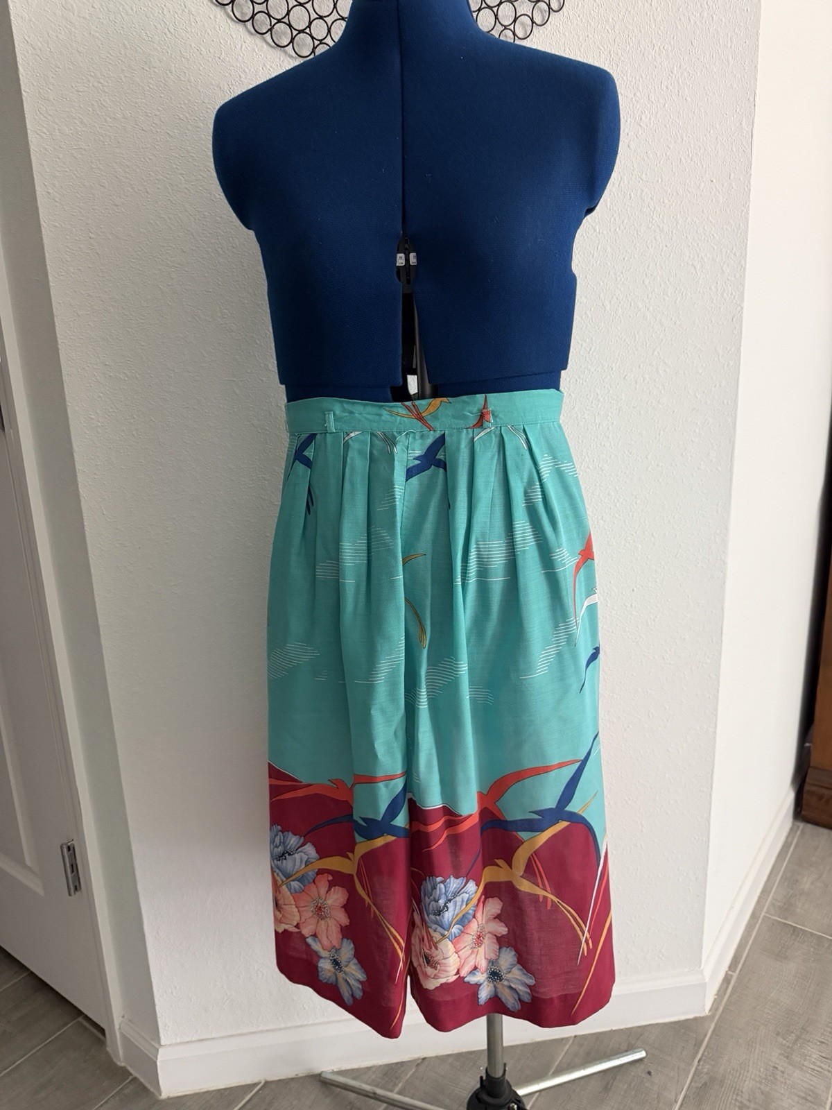 Vtg 70’s Women’s High waist Skirt Size 28 Waist Small Birds Flowers Hippie Boho