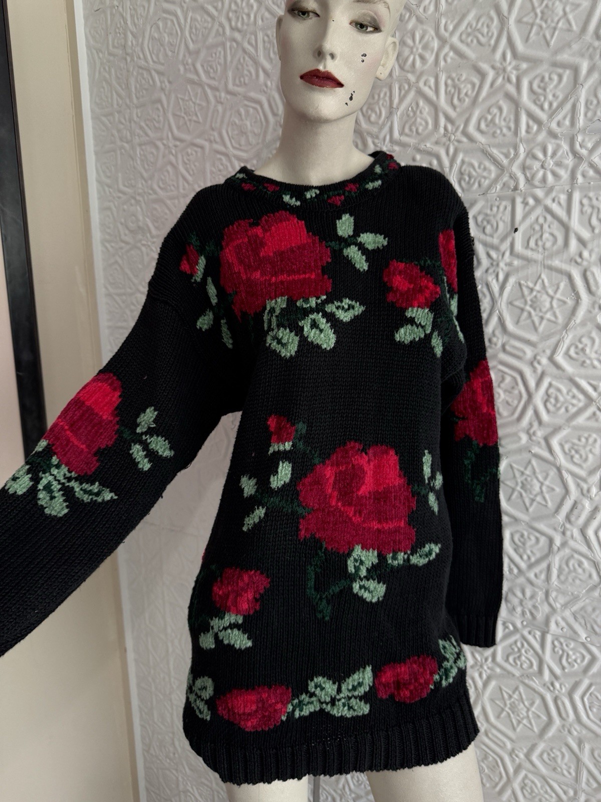 vintage 1980s/90s black floral intarsia sweater chenille cotton roses oversize M