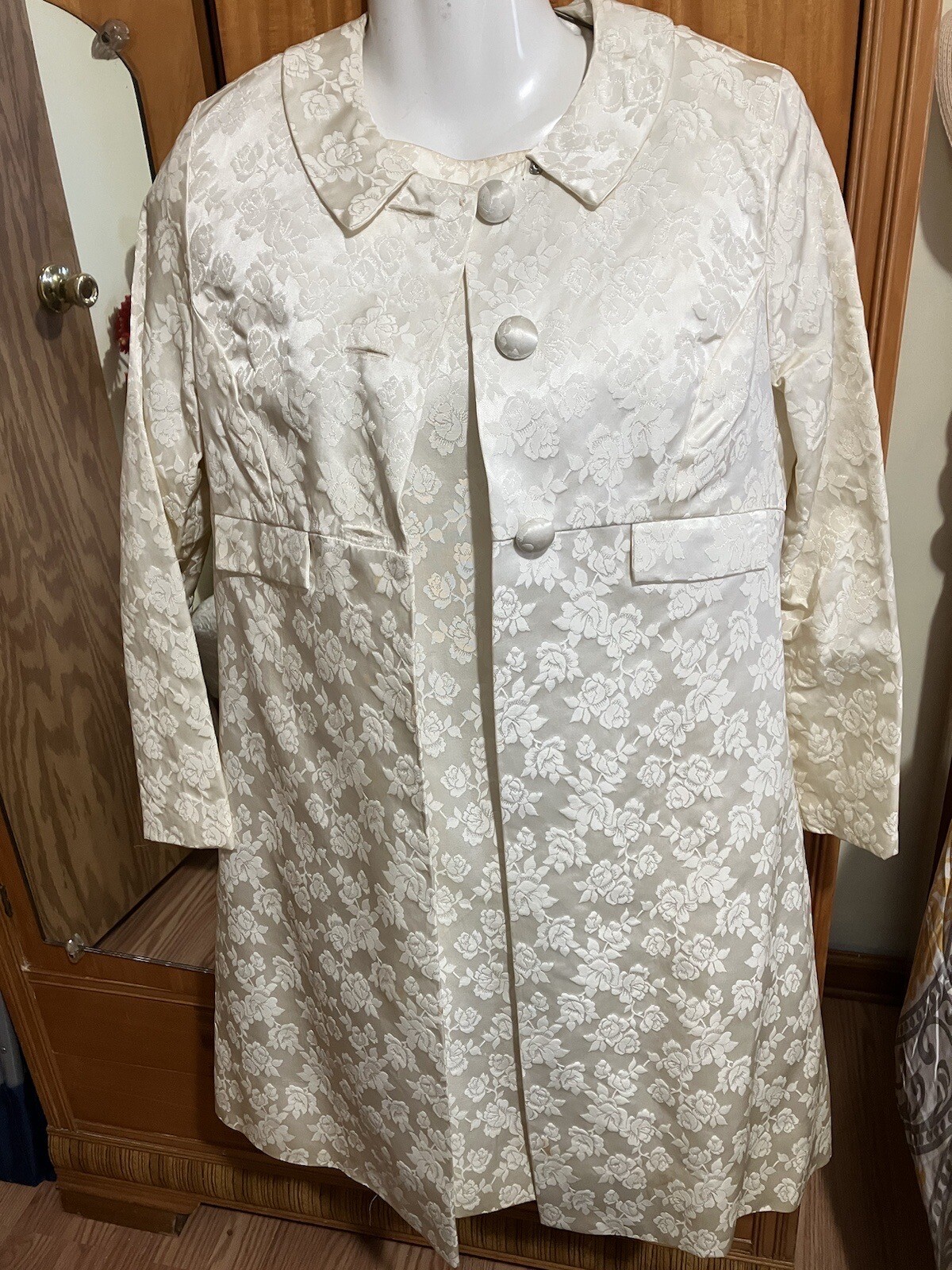 1940’s Ivory Dress & Coat w/ Shiny Satin Roses BothLined Dress-7, Coat Size 9