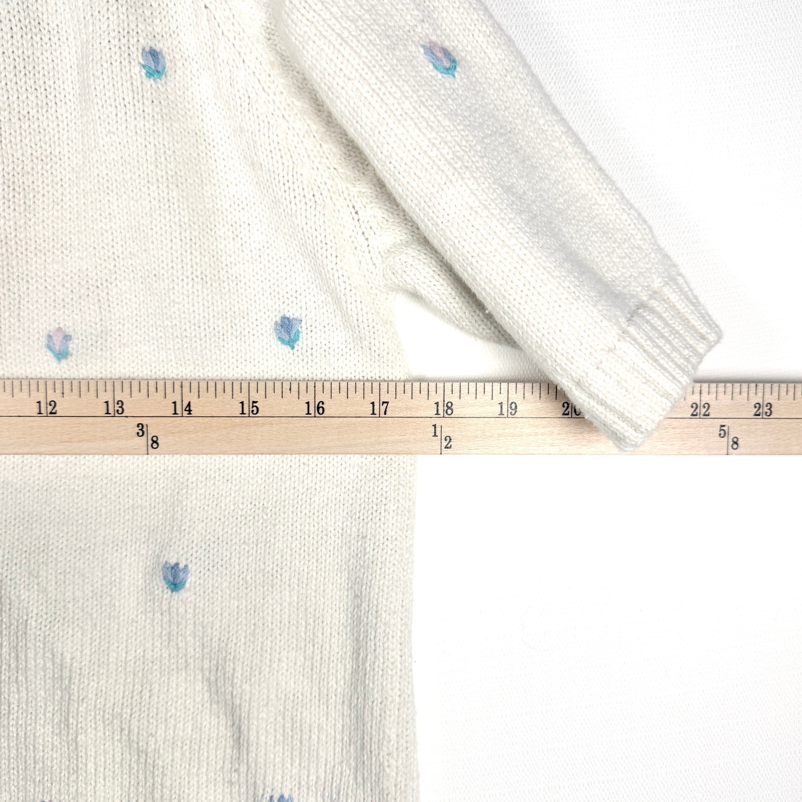 Vintage Floral Embroidered Knit Sweater Cream S/M Cottagecore Grandma Feminine