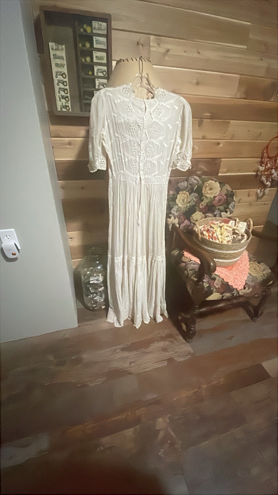 White Embroidered Vintage Lace Dress with Short Sleeves Elegant Classic Style