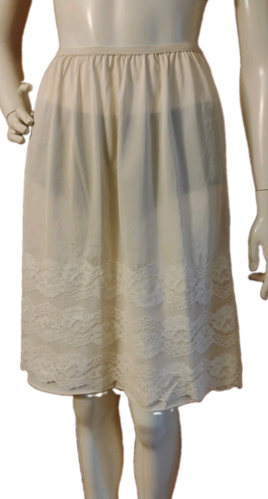 VTG 60-70’s „Deena Fine Lingerie” Nude with 3-Tiers of Floral Lace Half Slip M