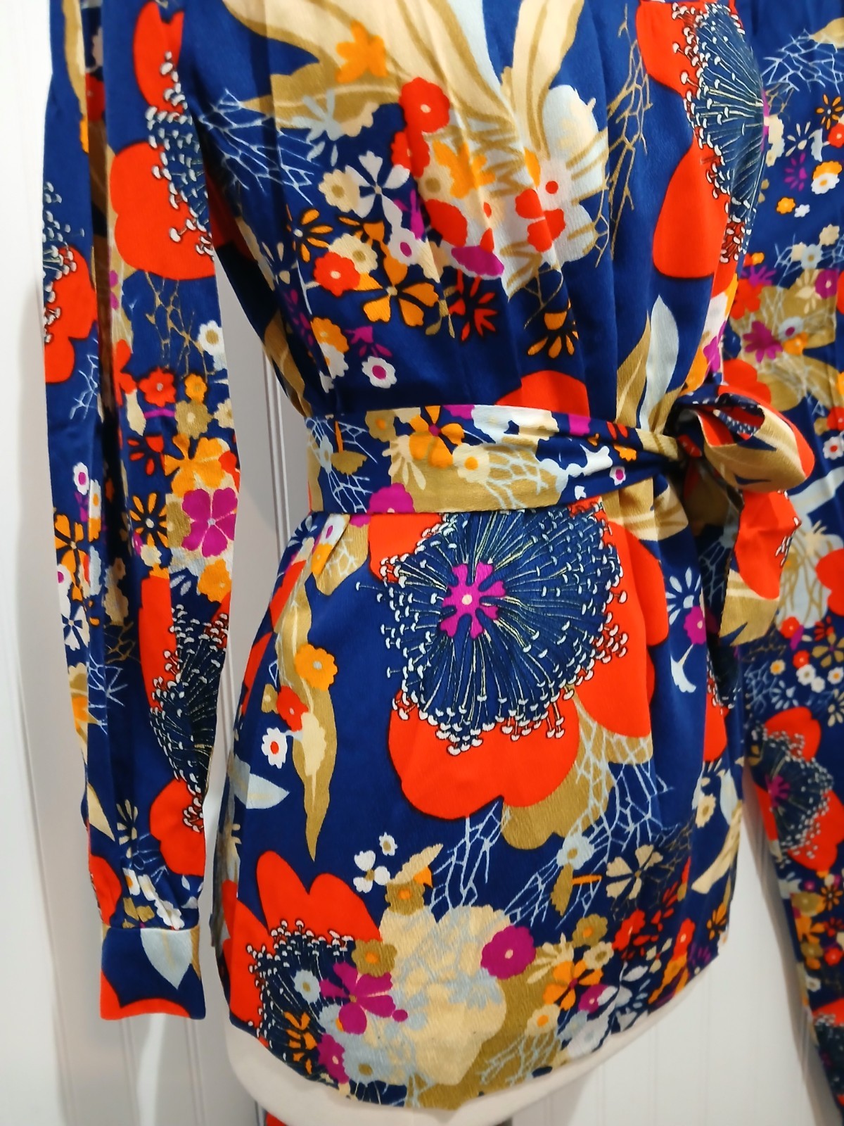 True Vintage 1970’s Ladies 2pc Matching Top Pants Retro Mod Hippie Bright
