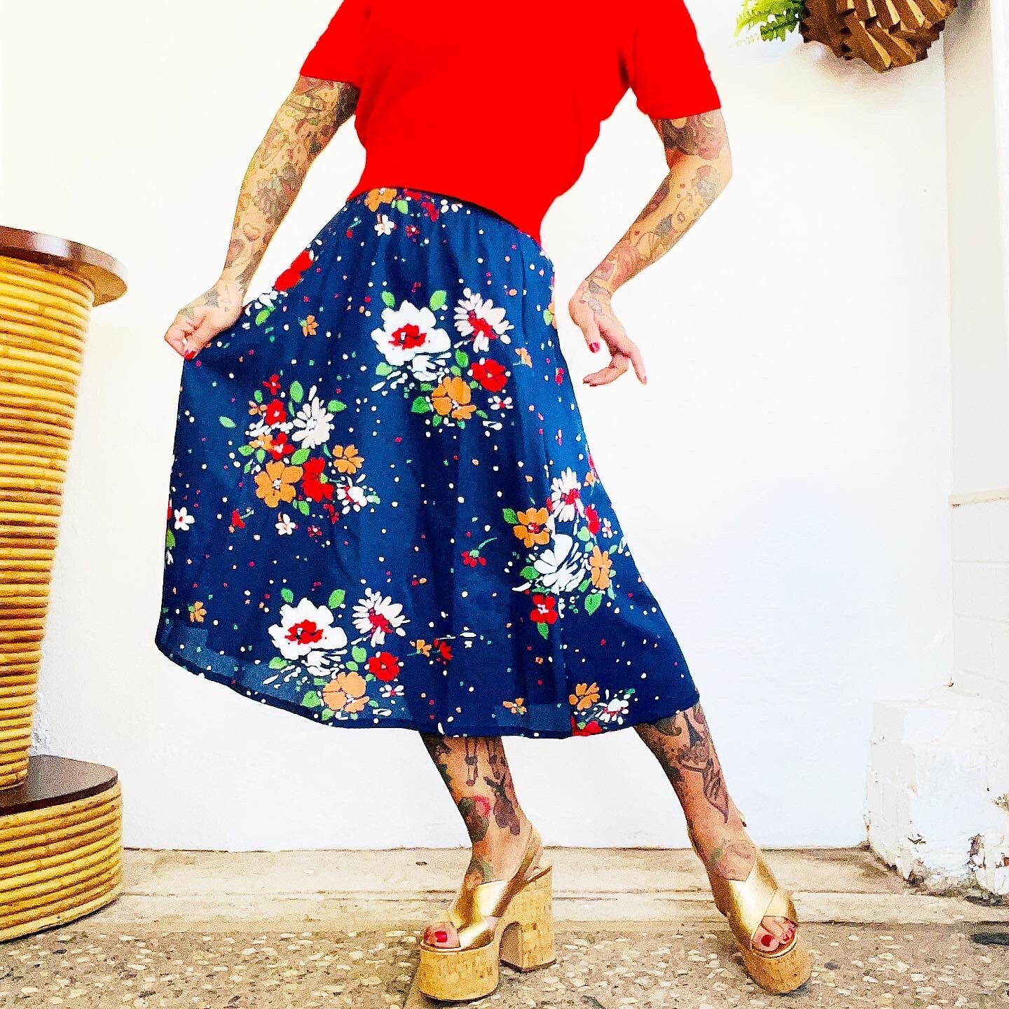 FLOWER POWER FLORAL 1970’s 70s Vintage Ecco Bay Navy Blue Full Skirt 24-34w S M