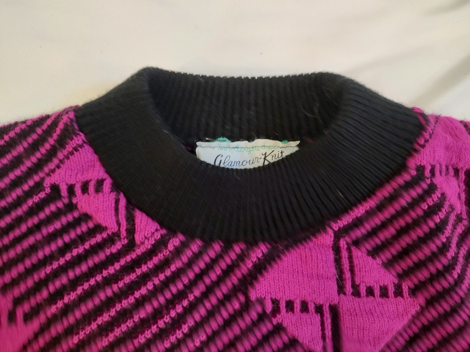 80s Vintage Sweater Glamour Knits Pullover Black Hot Pink Fuchsia Geo USA Made L