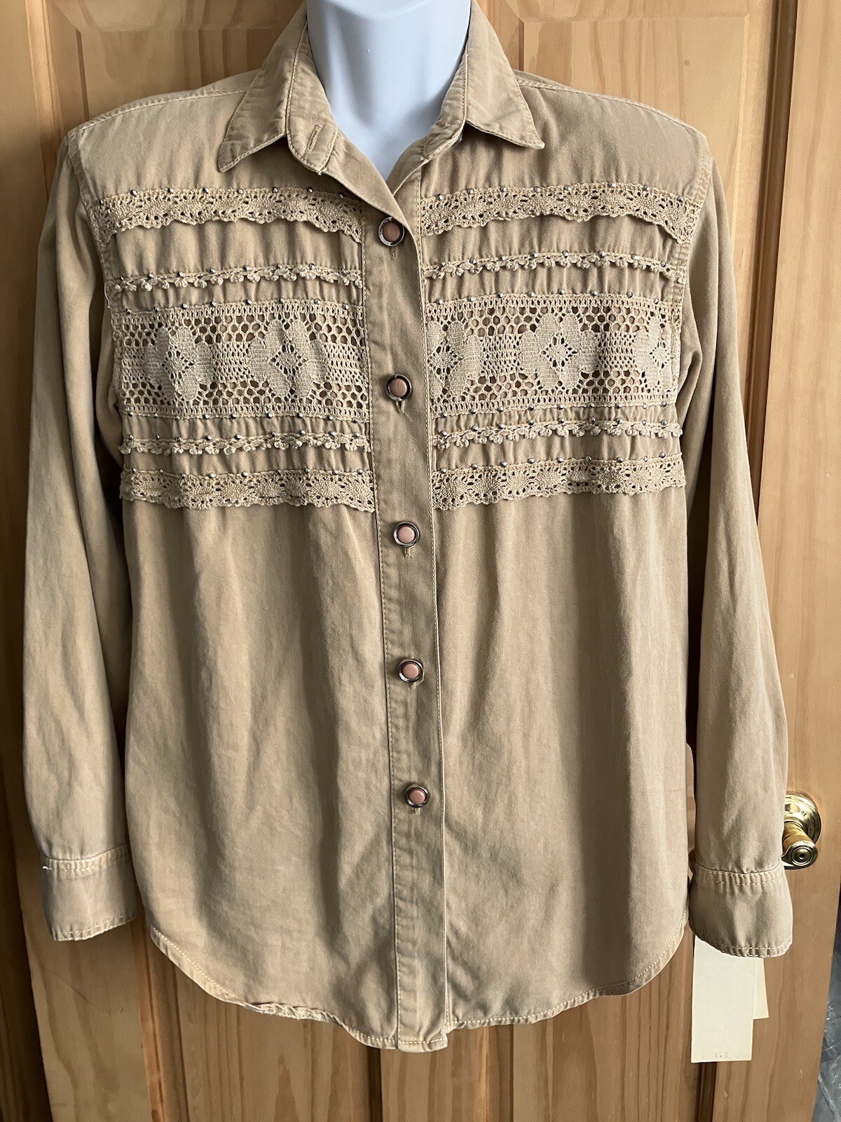 Vintage Monique Fashions Women’s 6 Beaded Eyelet Long Sleeve Button Up Shirt