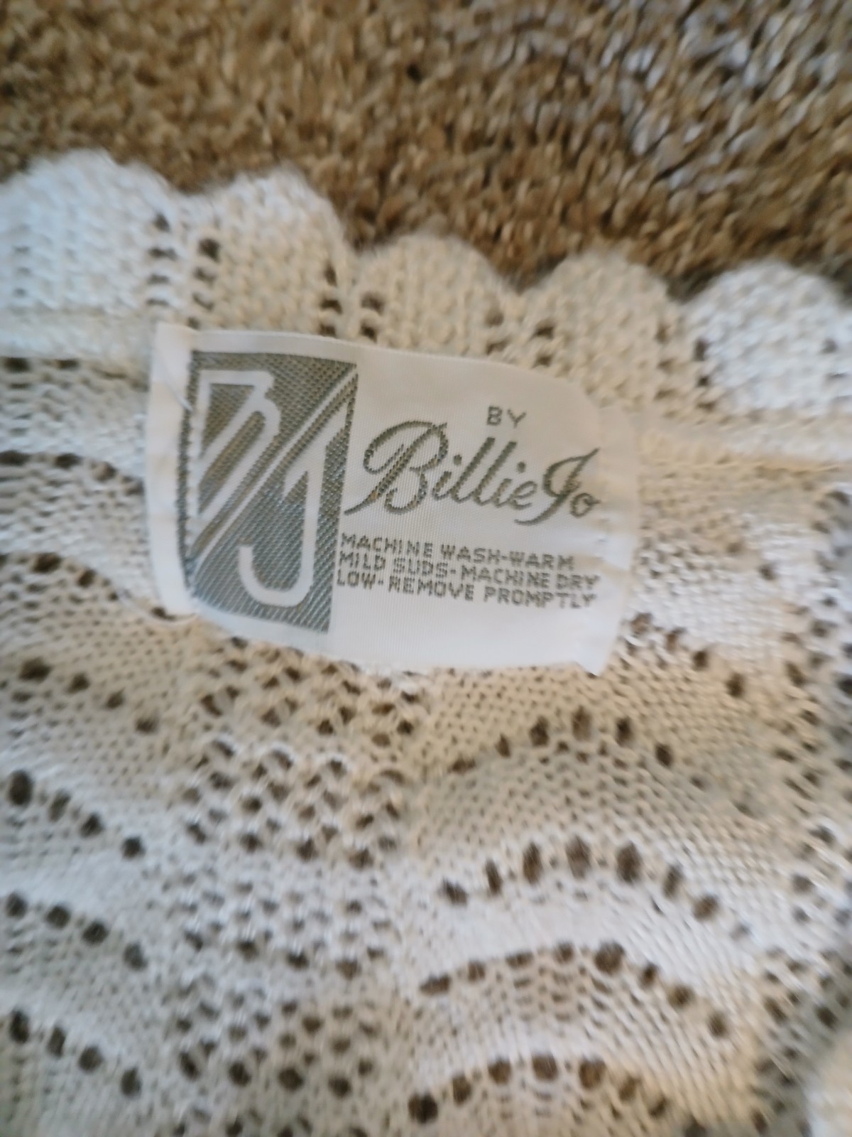 VINTAGE WOMEN’S BILLIE JO LIGHT WEIGHT IVORY SWEATER M