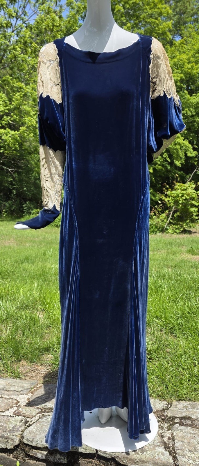 LATE 1920’S SAPPHIRE BLUE SILK VELVET DRESS W WHITE LACE INSERT PUFF SLEEVES