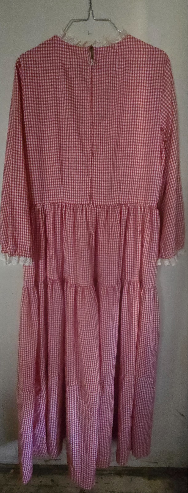 Vintage womens dress gigham red and white lace cottage style 1950s-1970s dress