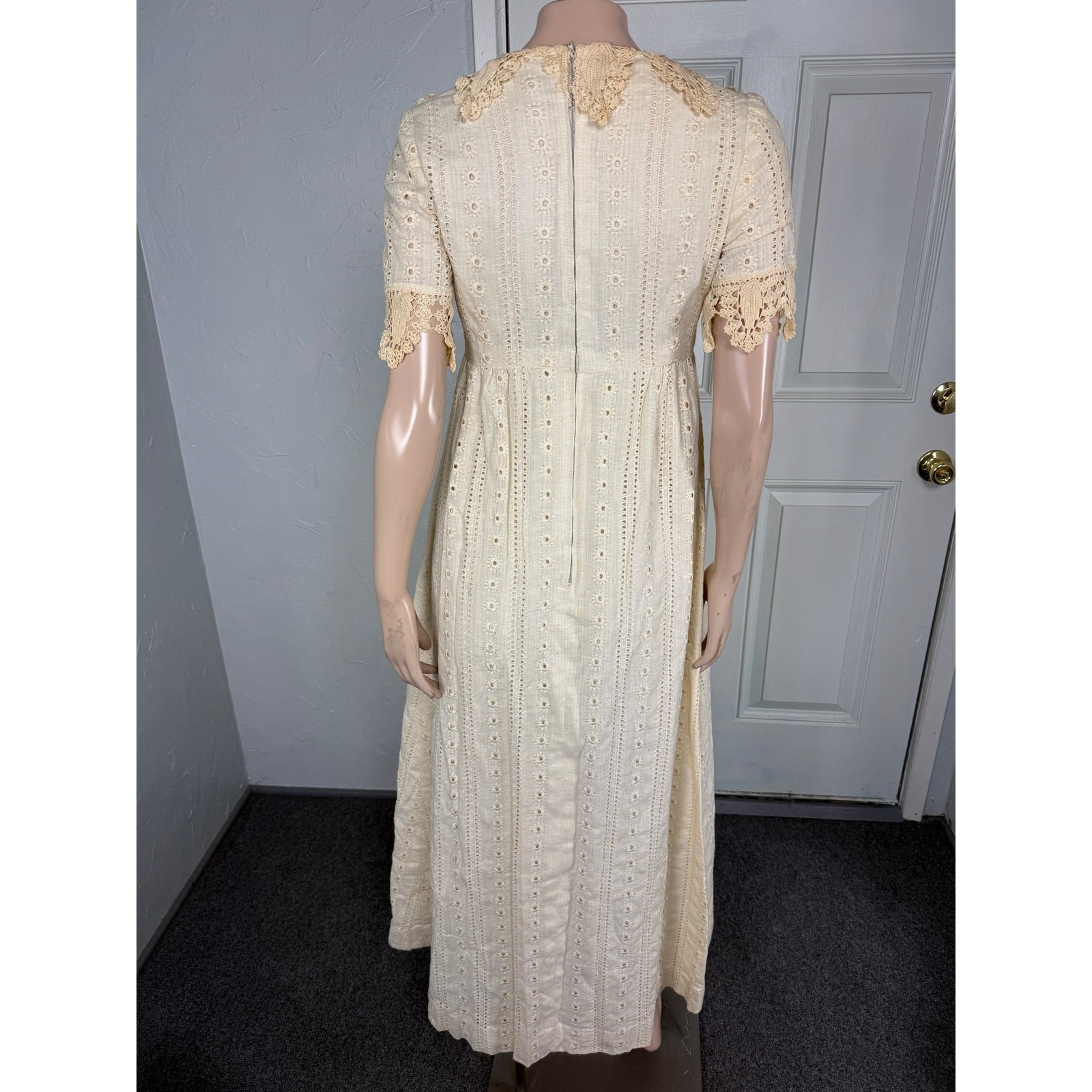 Vintage 70s Women’s Dress Eyelet Maxi Bohemian Lace Floral Cream Prairie NN16