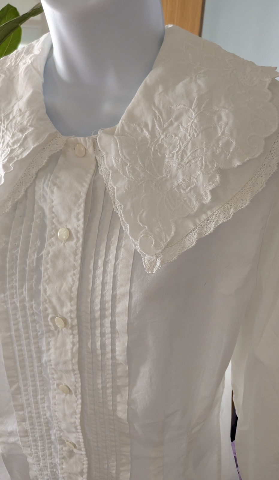 Antique White Cotton Blouse, Hand Embroidered, Cinched waist, French Navy Sz M