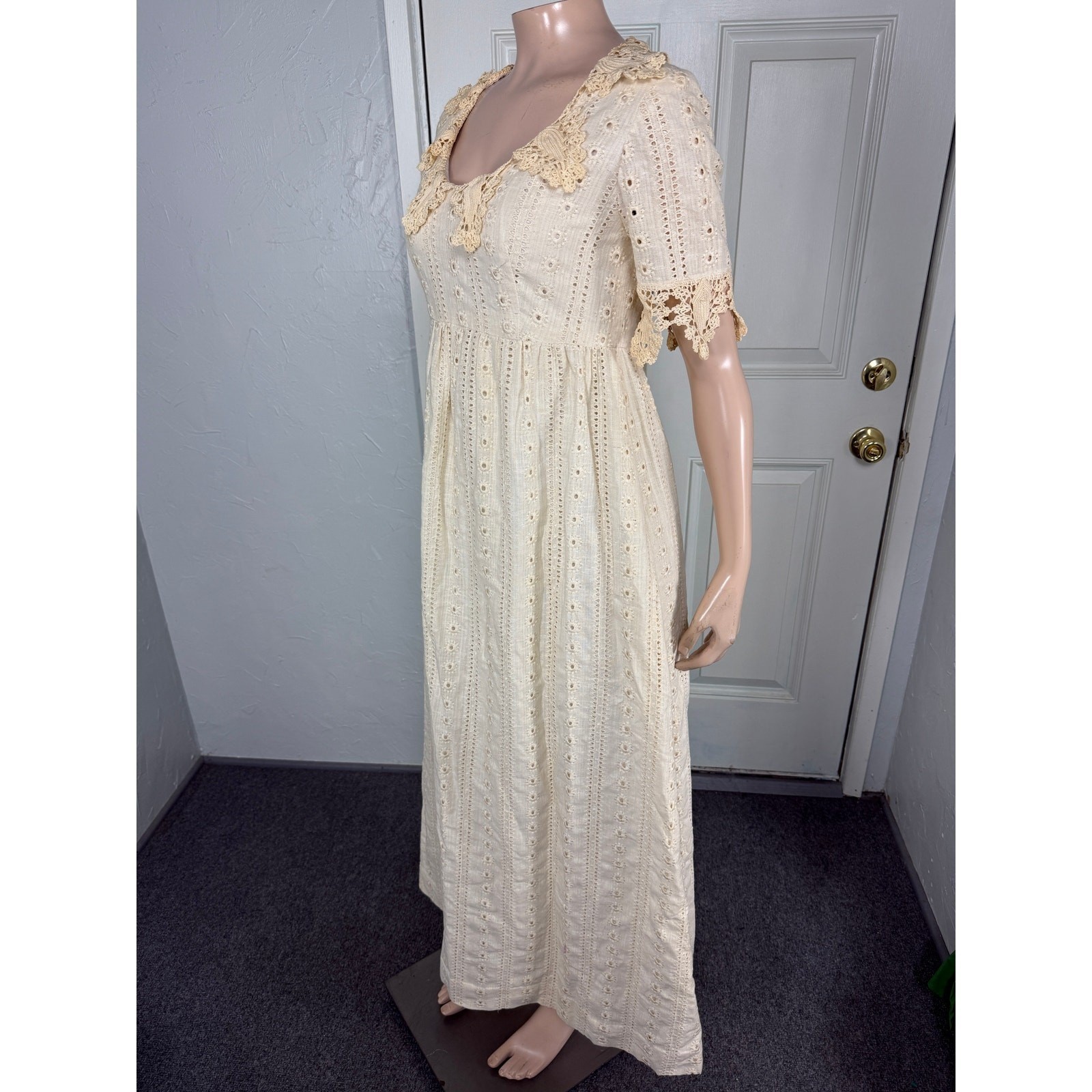 Vintage 70s Women’s Dress Eyelet Maxi Bohemian Lace Floral Cream Prairie NN16