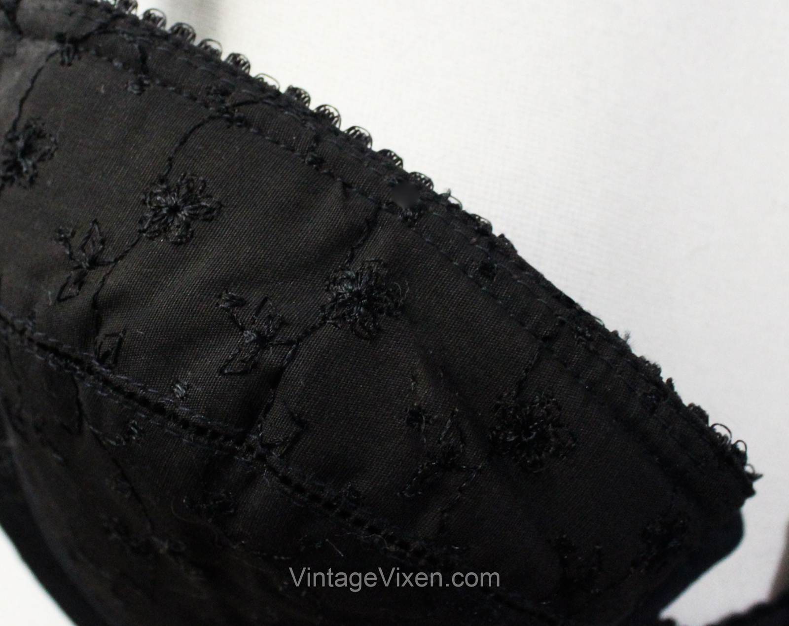 1960s Black Bra – Bond Girl Sexy Pin-Up – 36A Demi Cup Plunge Underwire Bra NOS