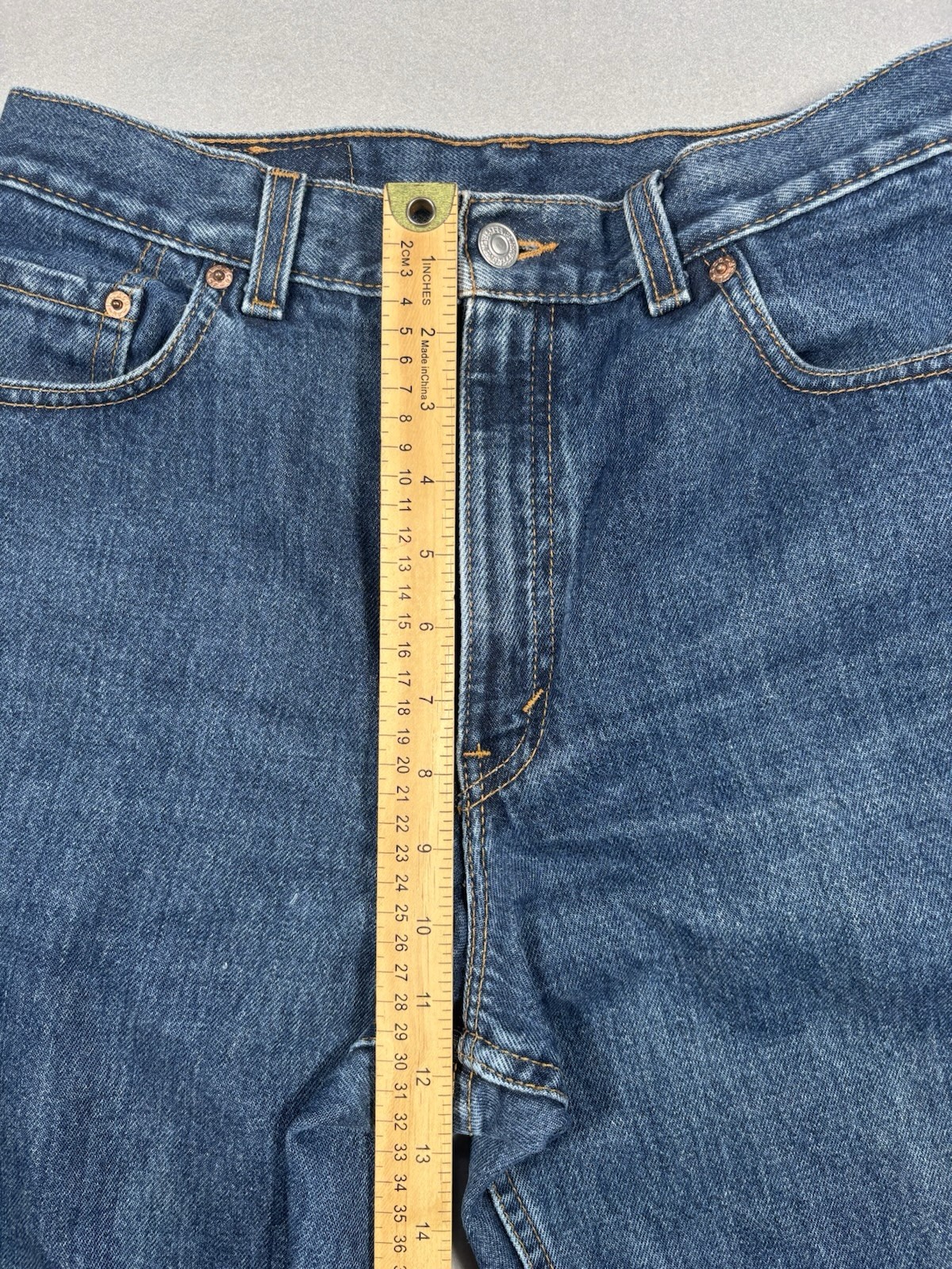 Vintage Levi’s 550 Relaxed Fit Tapered Leg Womens Size 8S (Fits 28×29) Blue Y2K