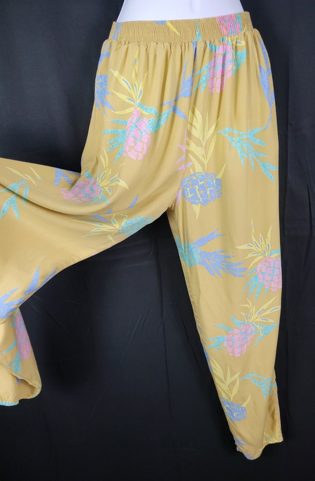 Vintage Maui Connection Tan Hawaiian Pants w Pastel Leaves Size Large