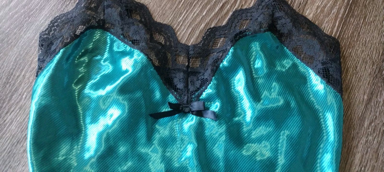 Lady Cameo Dallas Green Satin lingerie teddy Size Medium with Lace Vintage