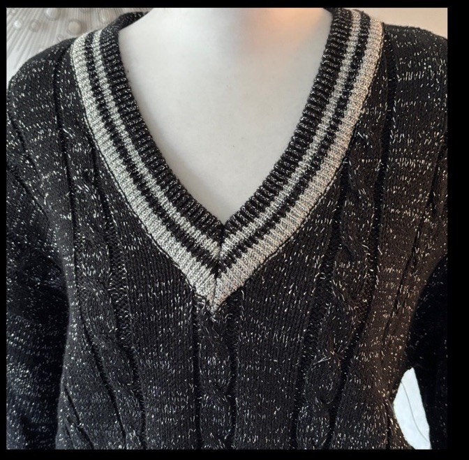 Bramble Lane Vintage 1980’s Black and Silver V-Neck Women’s Sweater LARGE NWT