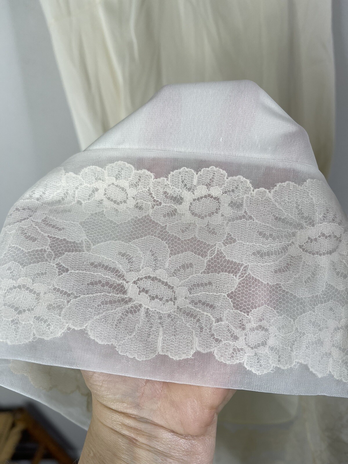 Vintage VANITY FAIR Full Slip Smooth Nylon Chiffon Floral Lace 32 L Gown