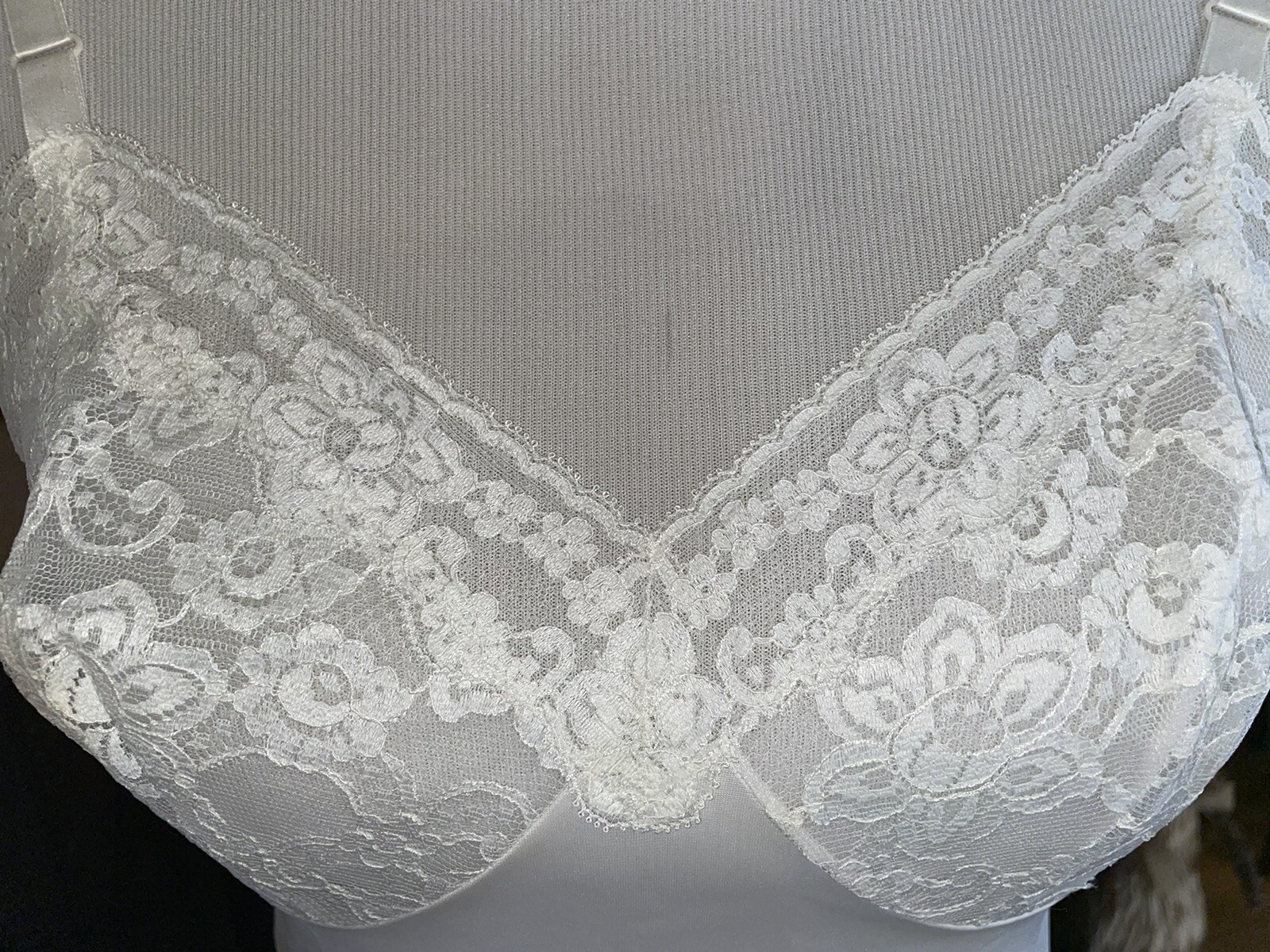 VINTAGE SHADOWLINE IVORY SLIP WITH LACE SIZE 34 PINUP GIRL!
