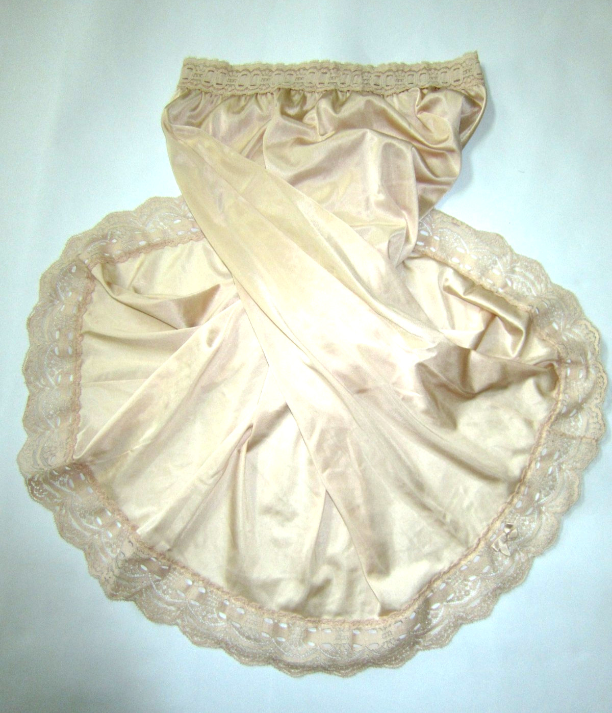 Vintage OLGA SECRET HUG SATIN NYLON WIDE SCALLOPED Floral Lace Silky Half Slip L