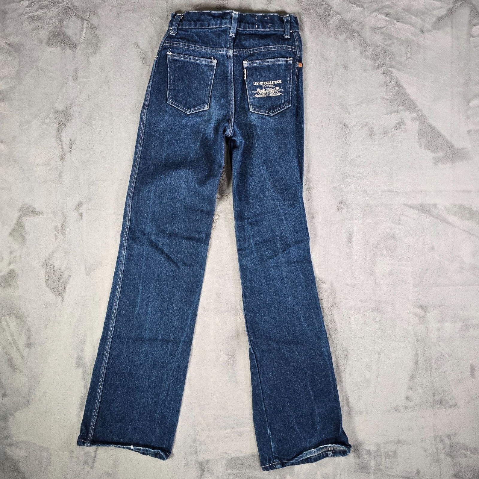 Vintage 1980’s Made in Greece Levi’s Womens White Tab Blue Jeans (25×32)
