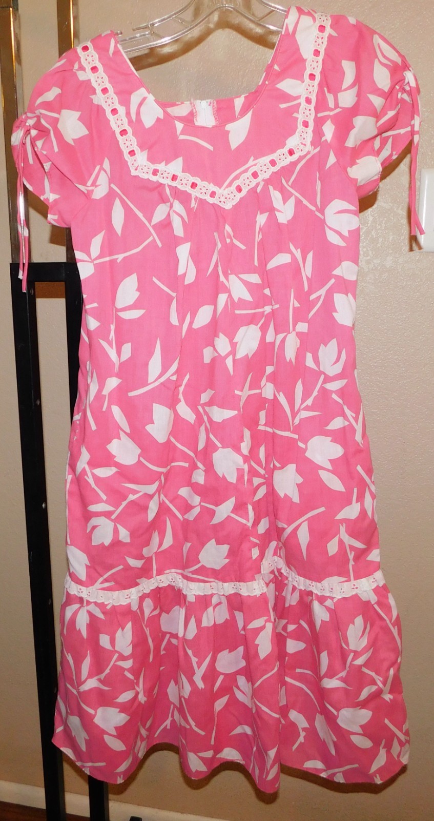 VTG MUUMUU HAWAIIAN DRESS KNEE LENGTH RUFFLE PINK TROPICAL TIE SLEEVES S