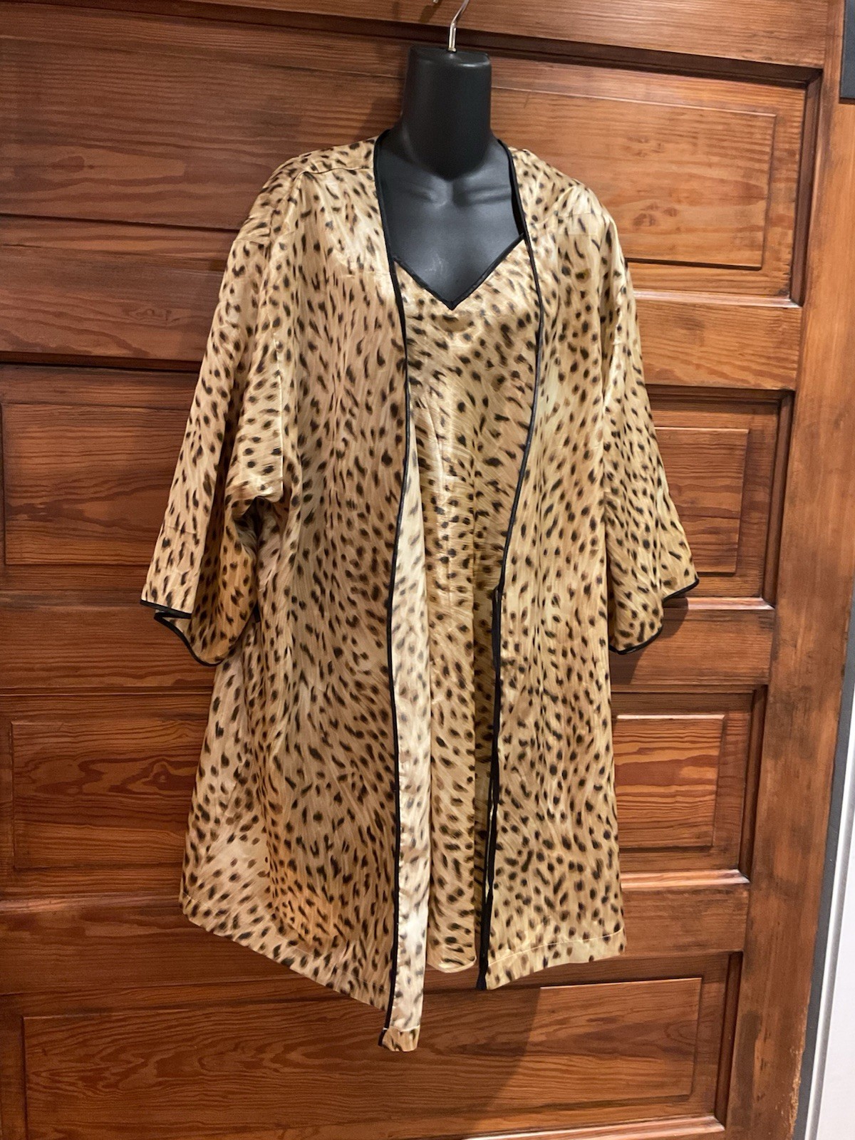 Vintage Secret Treasures Silky Leopard Animal Nightgown Robe Pengoir Set XL