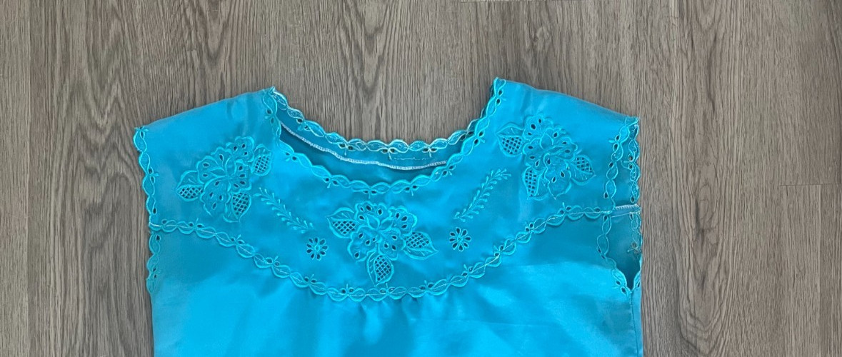 Vintage 1950/60’s Teal Blue Sleeveless Tank Floral Embroidery Scalloped Coquette