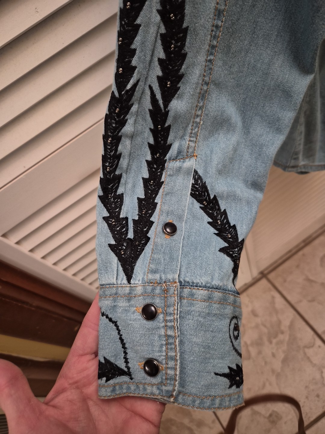 Vintage Collection Western Shirt, Embroidered and Beaded. Size SMALL. No Flaws.