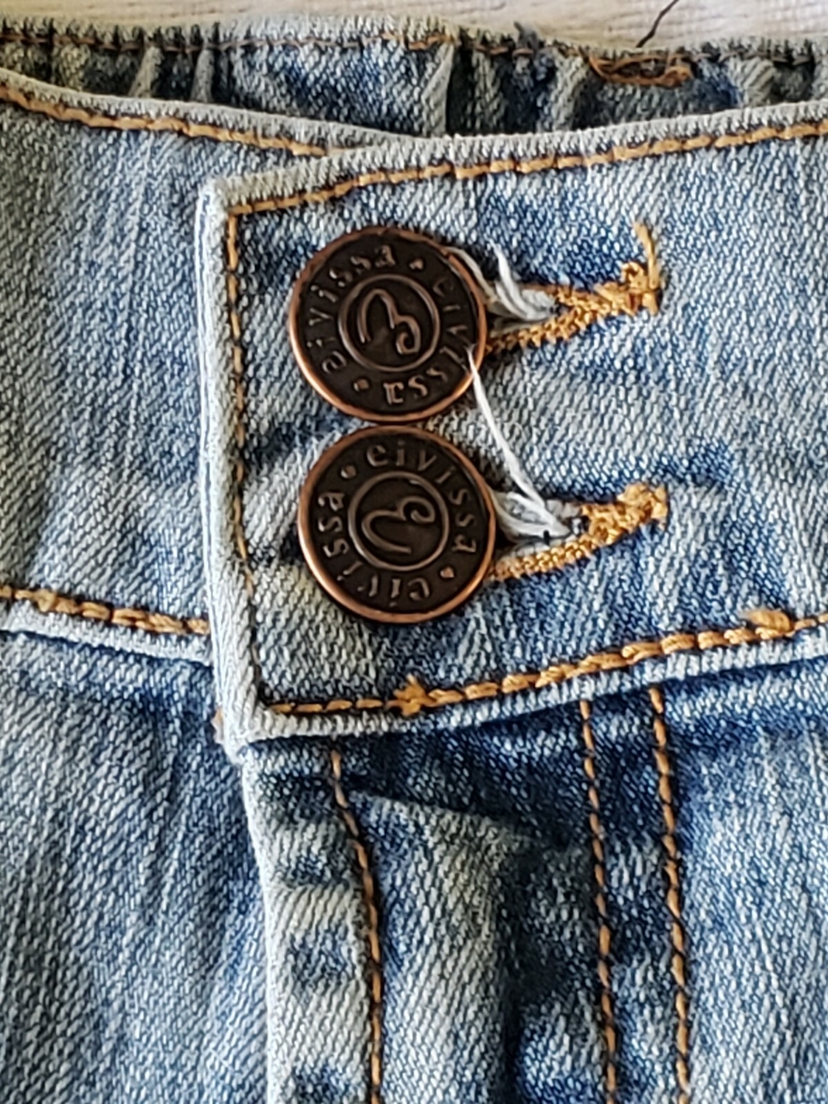 Rare Find: Women’s Vintage Studded 1990’s Women’s Denim Jeans waist 34 inseam 32