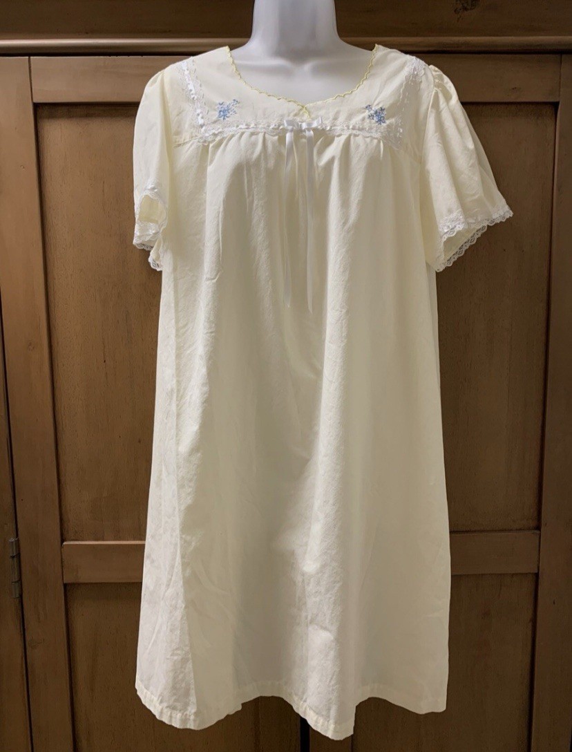 Vintage National Nightgown Sz L Cottage Core Pale Yellow Lace Embroidered Bow