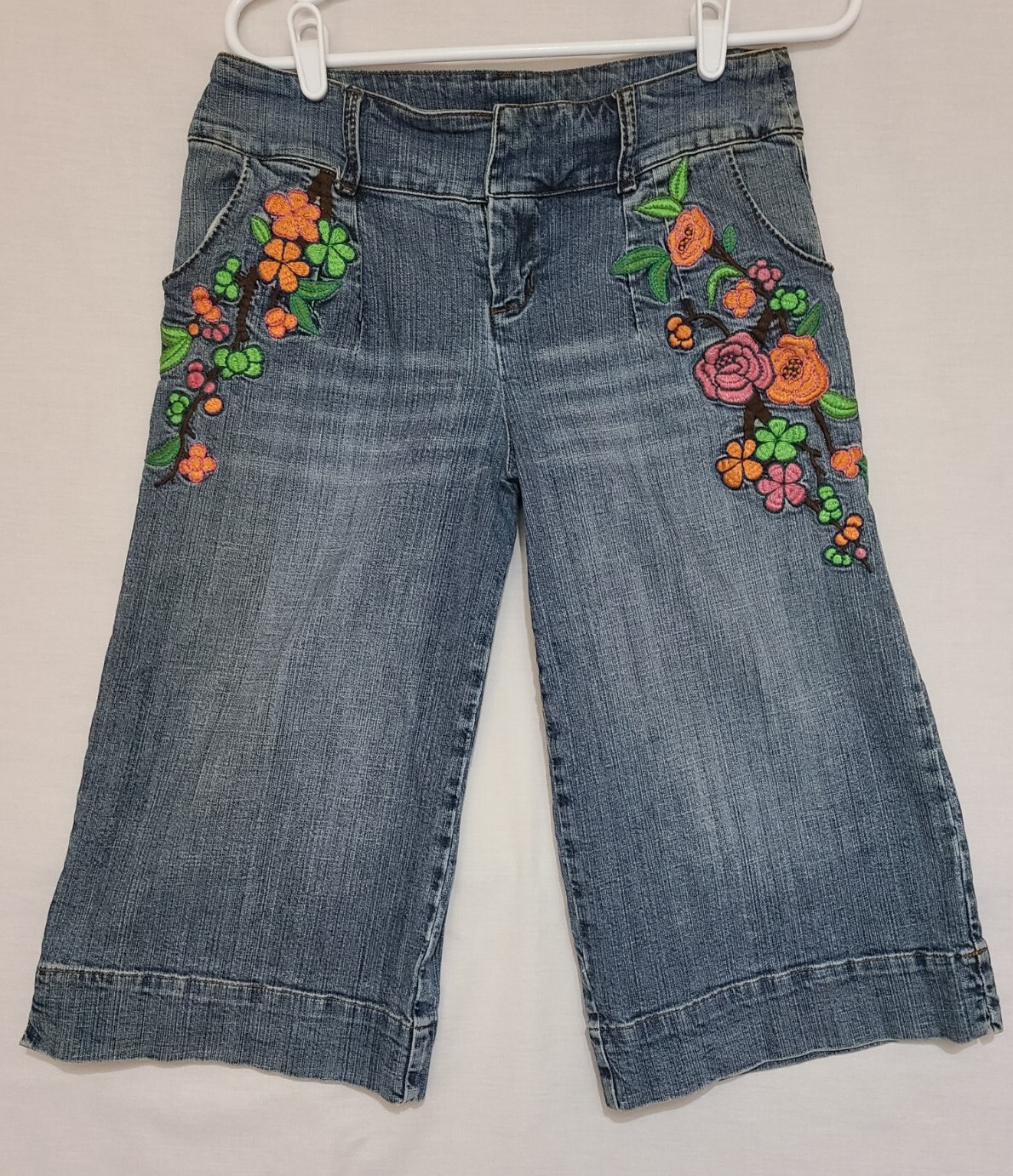 Vtg ECI New York Embroidered Floral Applique Blue Jean Gauchos Cropped Pants 8