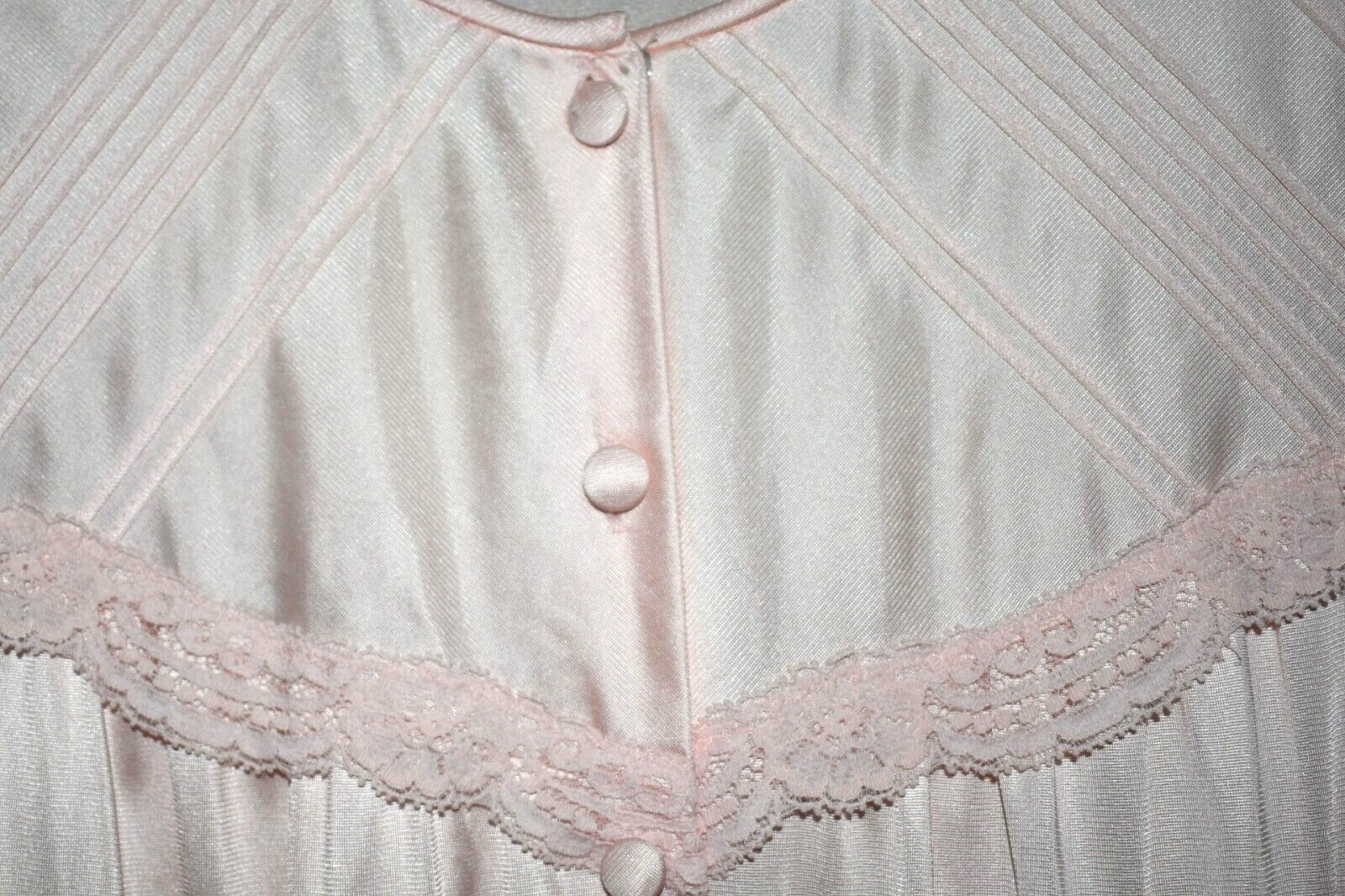 Vintage VANITY FAIR Antron III Pale Pink 3 Button Front Robe Size SML