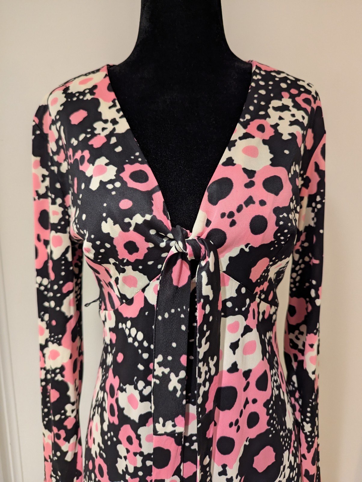 Vintage 1970s Handmade Black Pink White Floral Daisy Dress Maxi Longsleeve Small