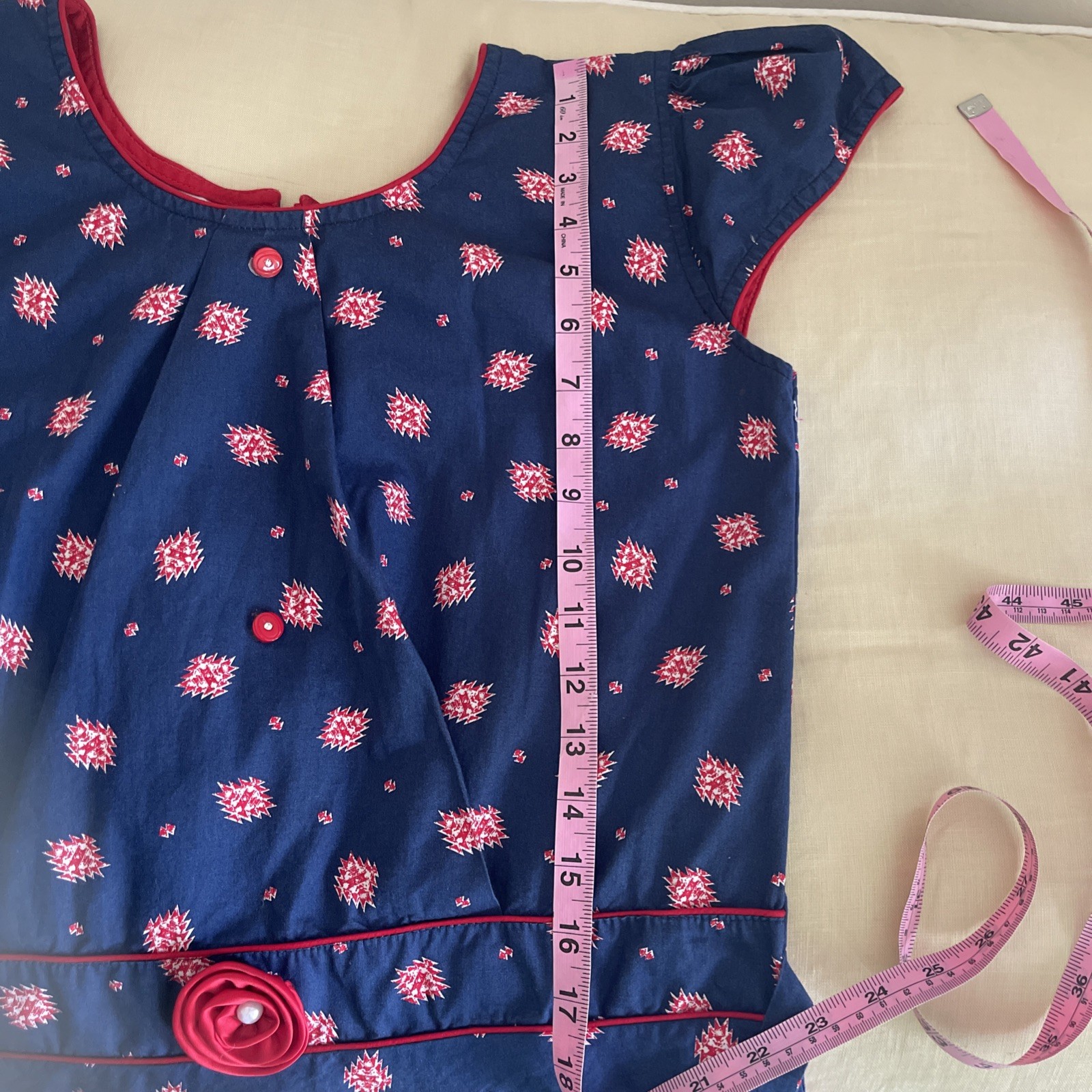 1950s navy blue Dress red print cinched waist rose buttons Rockabilly VTG M