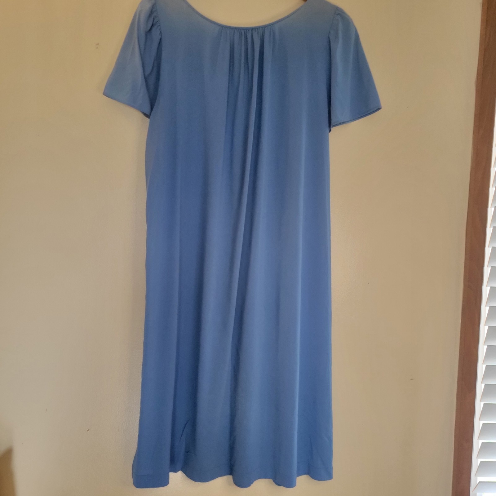 2 Shadowline Women’s VTG Small Nightgown Blue And Cream
