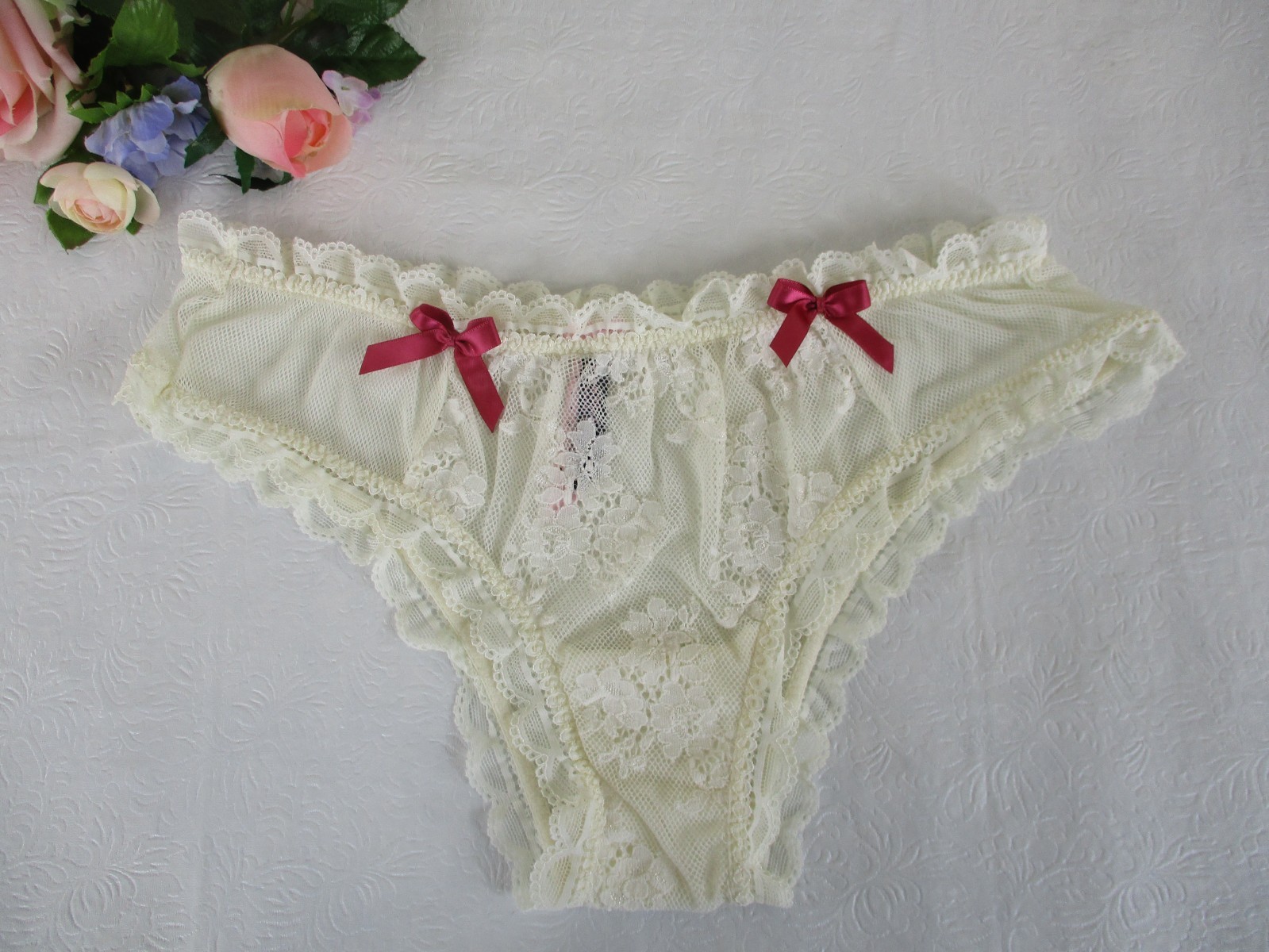 VTG Victoria’s Secret Sexy Little Things sz. L Ivory Lace Frilly Panties Bows