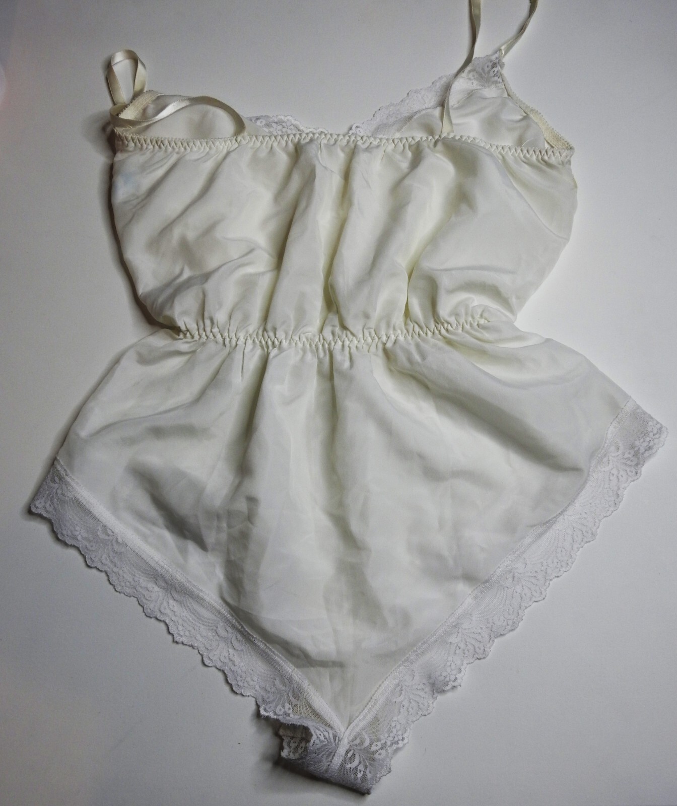 Vintage Early 80s Maidenform Ambiance Teddy Romper – Off-White – Size 6-8