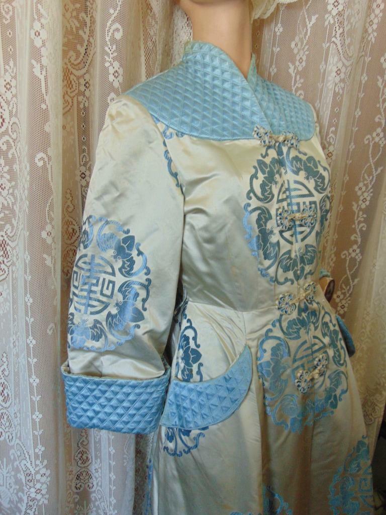 VTG 40s Ying Tai Co ORIENTAL FITTED SILK SATIN DRESSING GOWN ROBE W BATS 27W
