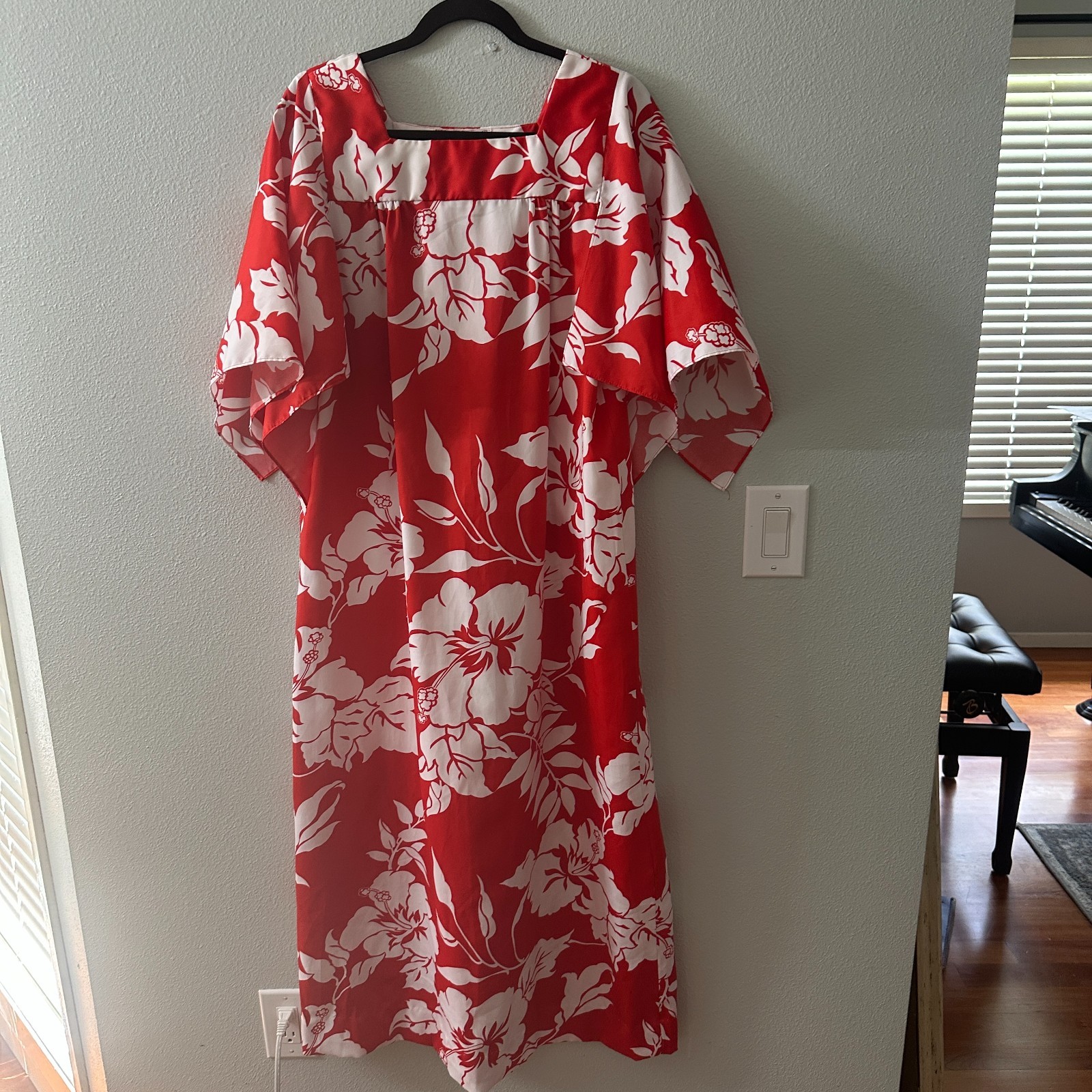 Vintage Hilo Hattie Maxi Dress Hawaii 12 Large Mumu Red Floral
