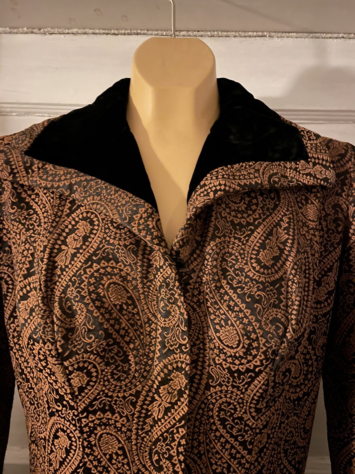 Vtg. Estevez Grenelle Brocade Brown Paisley Dress W/Black Velvet collar Sz S EUC