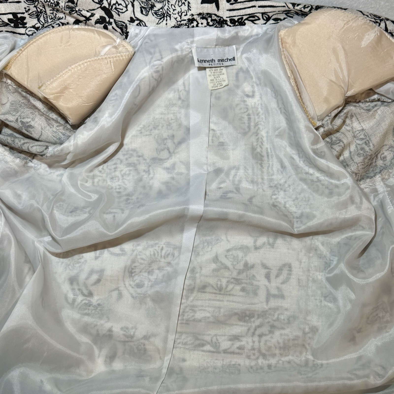 Vintage 90s Kenneth Mitchell Petites Black White Tapestry Blazer 8P USA