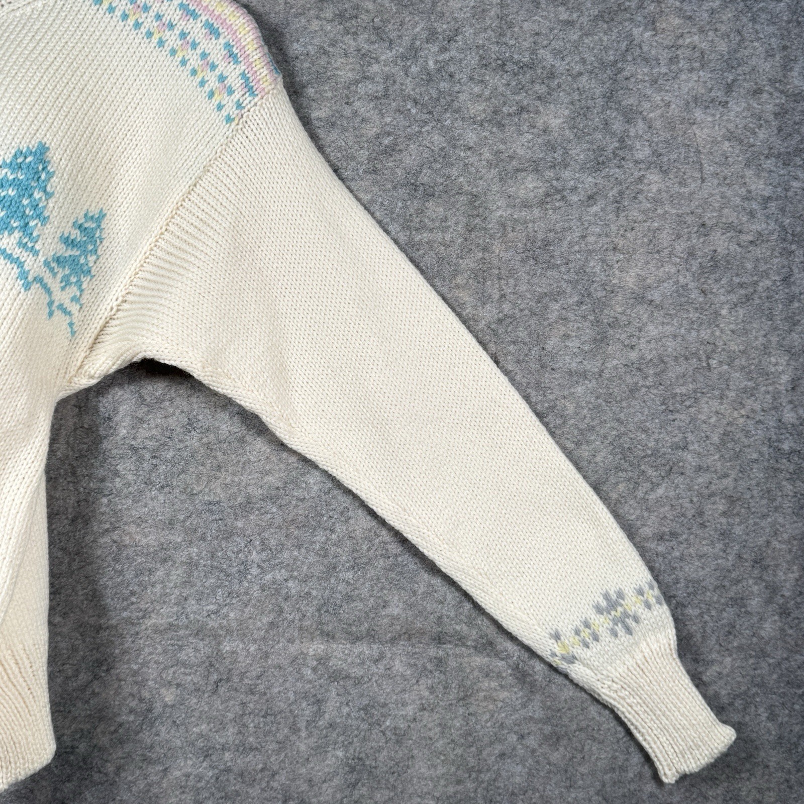 Womens Marceau White Blue Pink Holiday Theme Hand Knit Wool Sweater Size L 17×24